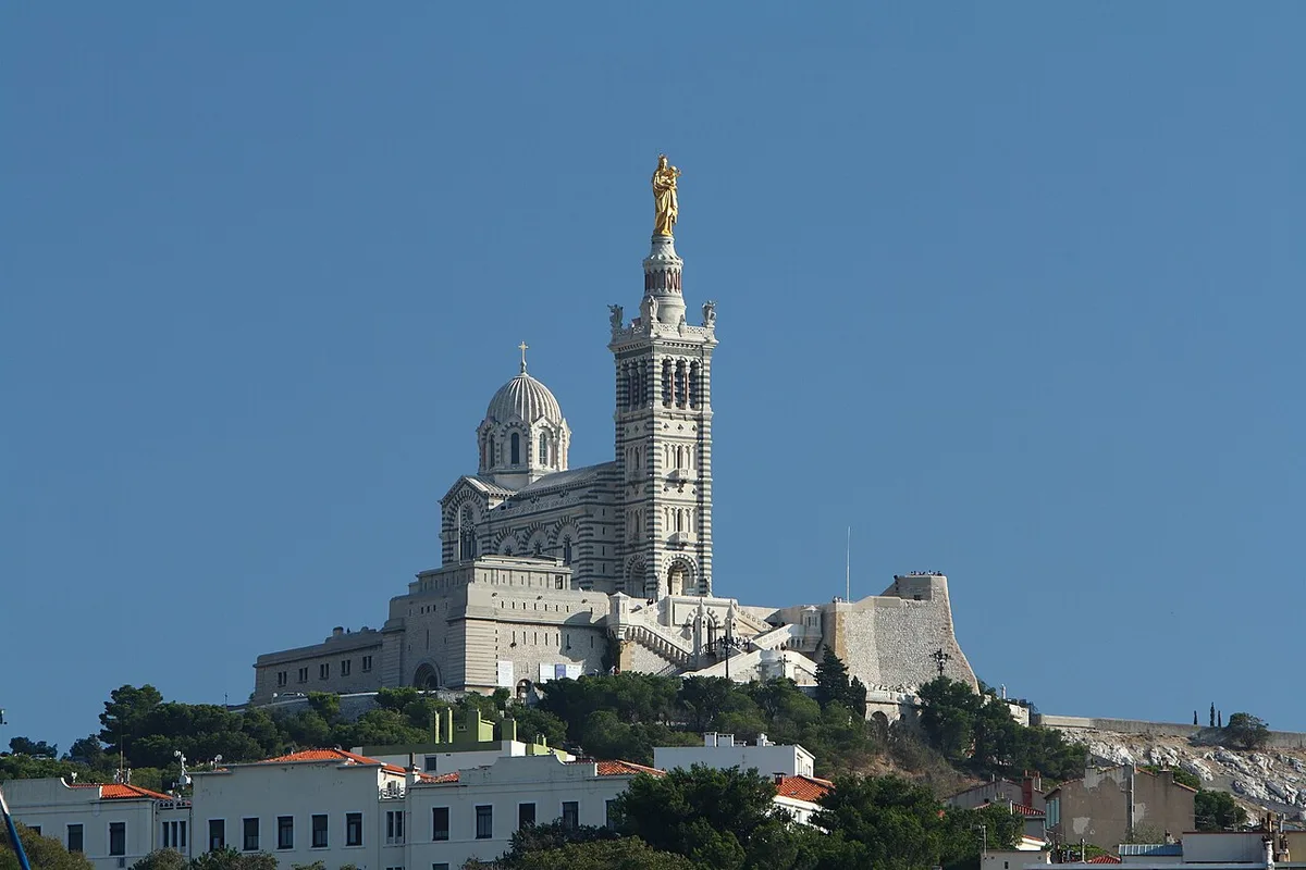 La basilique Notre-Dame de la Garde sur les hauteurs de Marseille.