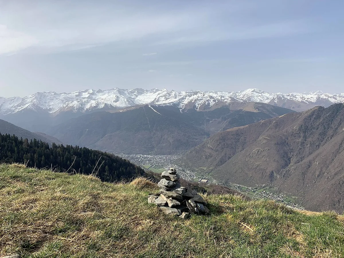 La vallée de Bagnères-de-Luchon et les sommets pyrénéens vus depuis les hauteurs d’Artigue.