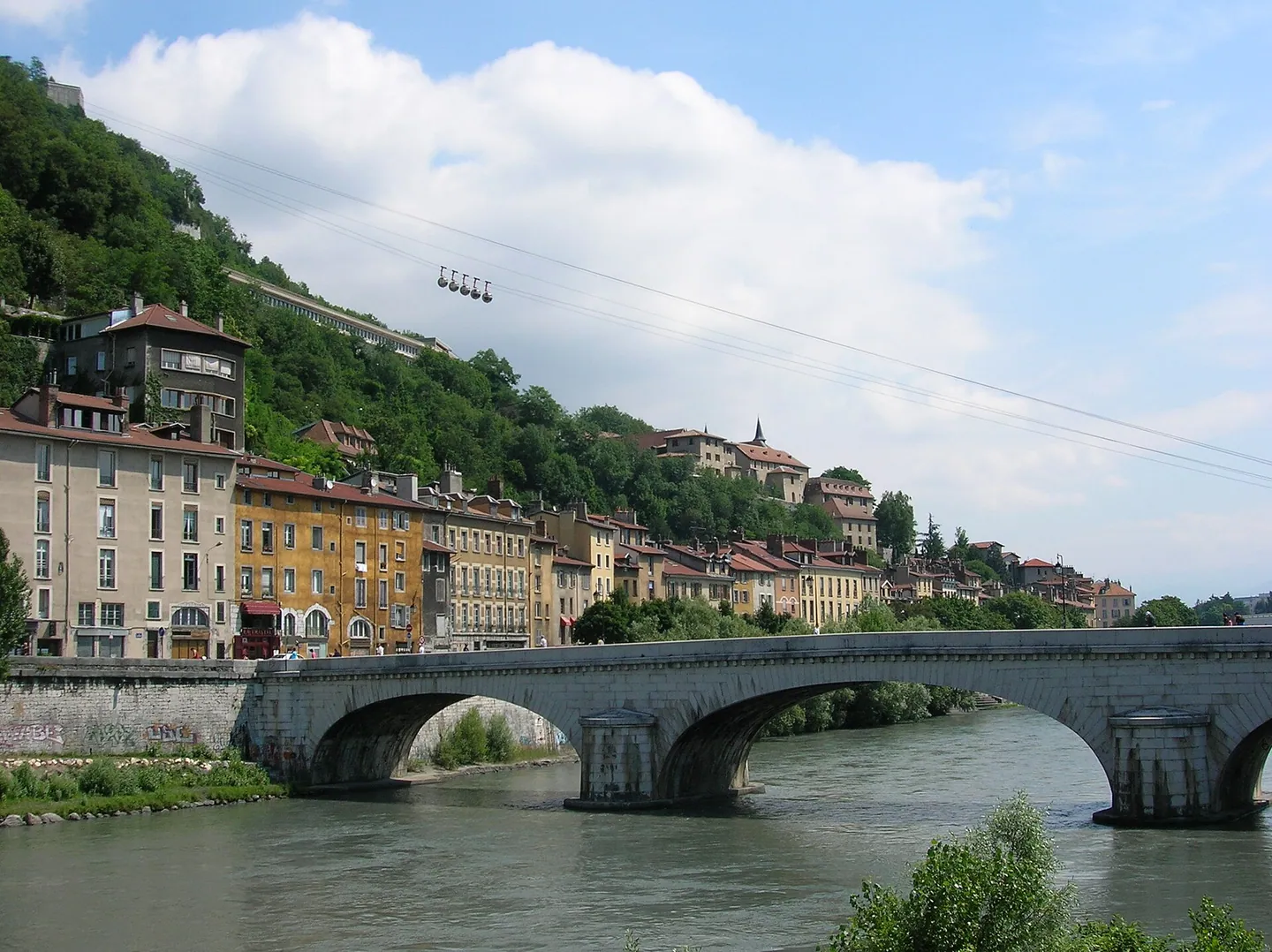 Quais de l’Isère et pont Marius-Gontard à Grenoble