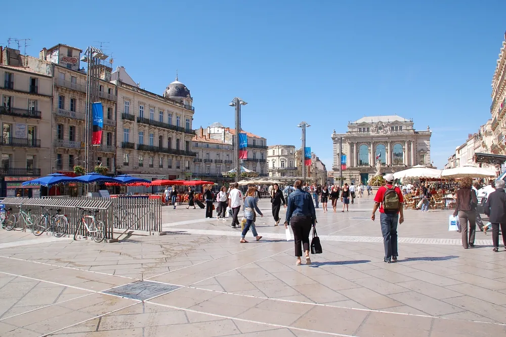 Place de la Comédie et façades du centre de Montpellier