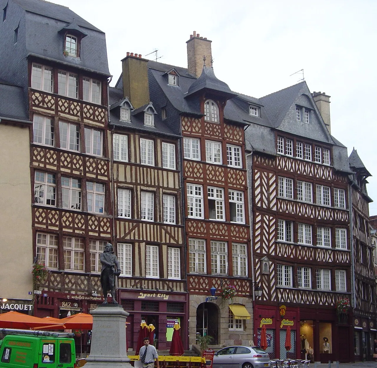 Maisons à pans de bois de la place du Champ-Jacquet à Rennes