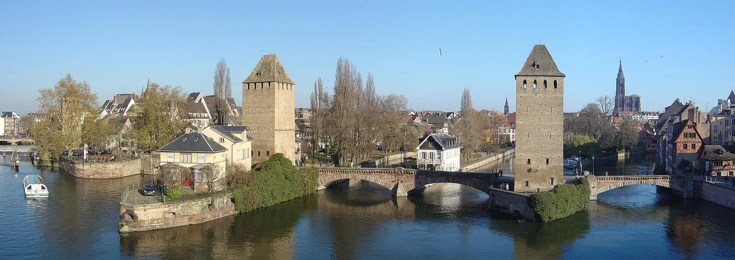 Quartier de la Petite France à Strasbourg vu du barrage Vauban